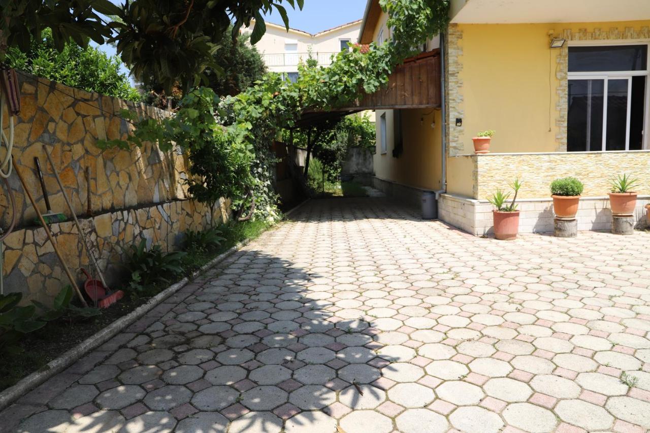 Raisa Guesthouse 12 Берат Екстериор снимка