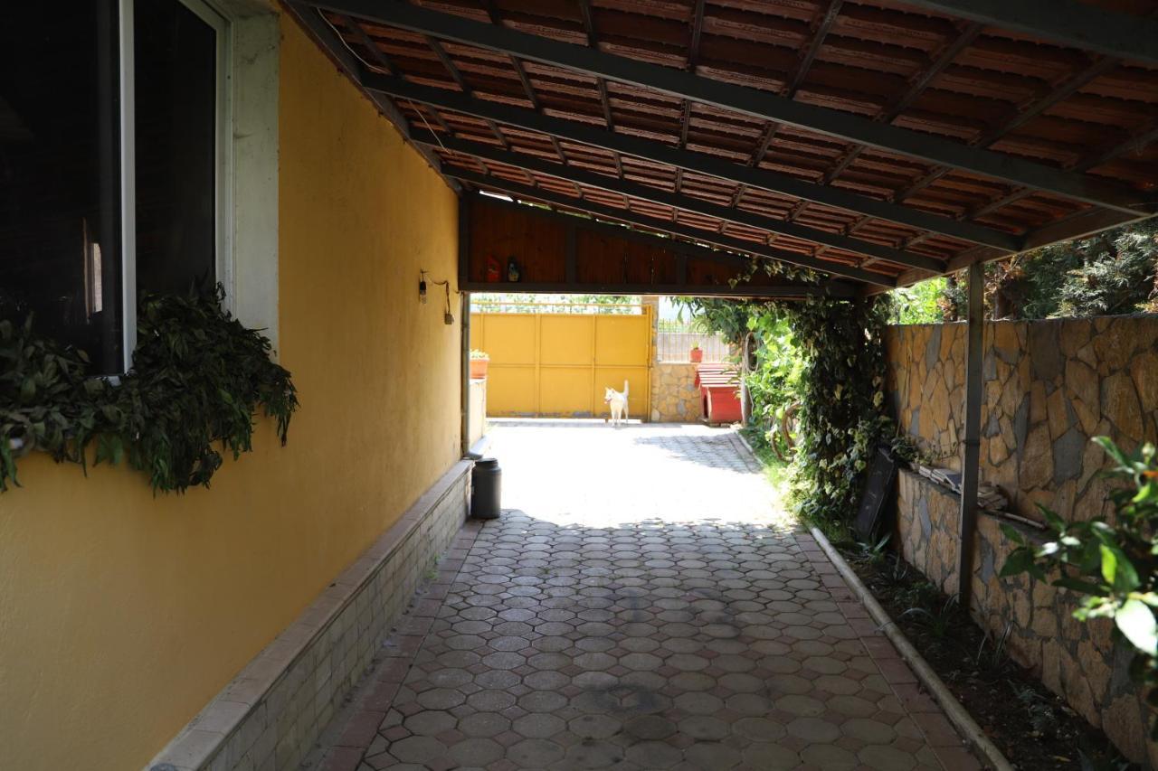 Raisa Guesthouse 12 Берат Екстериор снимка